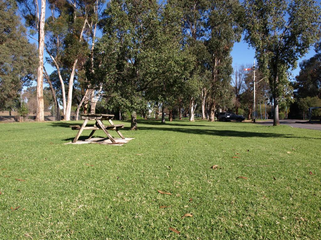 Cowra Holiday Park Ngoại thất bức ảnh